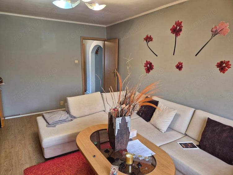 Apartament cu 2 camere decomandat în Micro IV