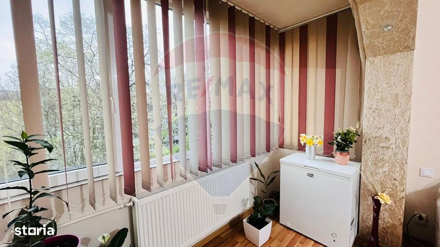 Apartament cu 3 camere semidecomandat, mobilat în Rogerius