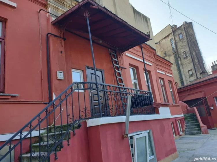 Apartament cu 3 camere nedecomandat în Armeneasca