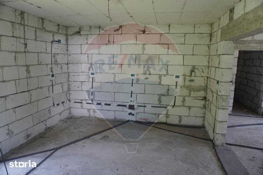 Casă cu 5 camere cu Teren 1640 Mp în Moisei