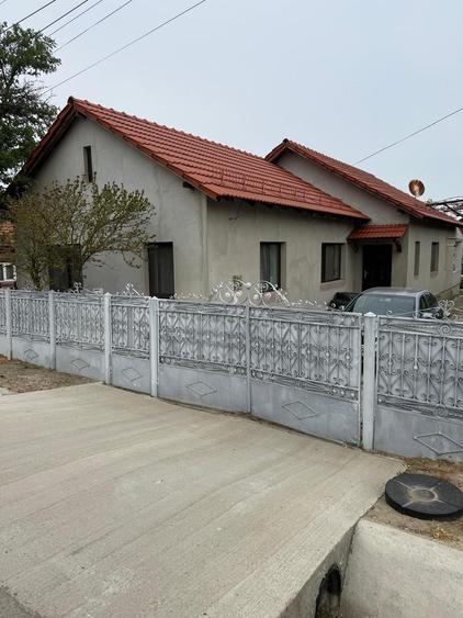 Casă cu 4 camere în Podari