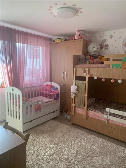 Apartament cu 3 camere semidecomandat, mobilat în Astra