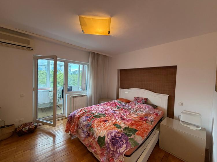 Apartament cu 4 camere decomandat în Aviației