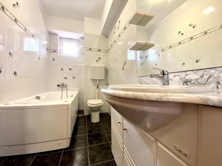 Casă individuală cu 9 camere cu Canalizare în Orizont