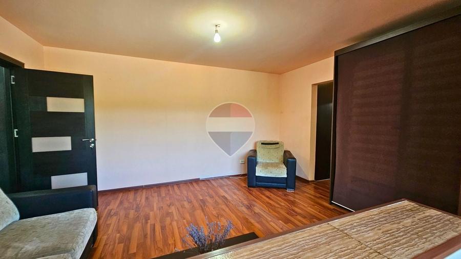 Apartament cu 2 camere semidecomandat, mobilat în Nord