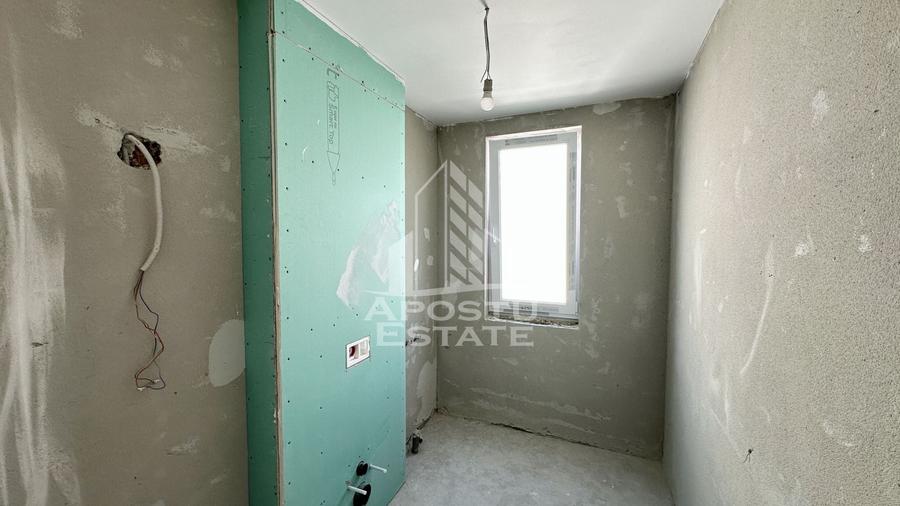 Apartament cu 4 camere decomandat în Dumbrăvița