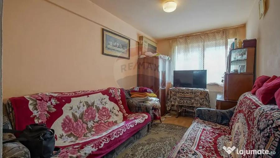 Apartament cu 4 camere semidecomandat în Stupini