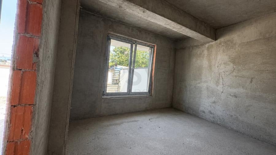 Casă cu 5 camere cu Teren 252 Mp în Central