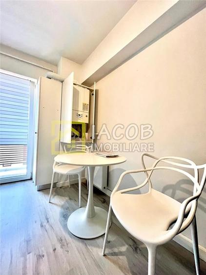 Apartament cu 3 camere semidecomandat în Ștefan cel Mare