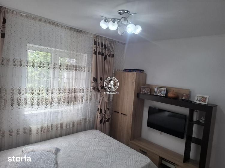 Apartament cu 3 camere semidecomandat în Tătărași