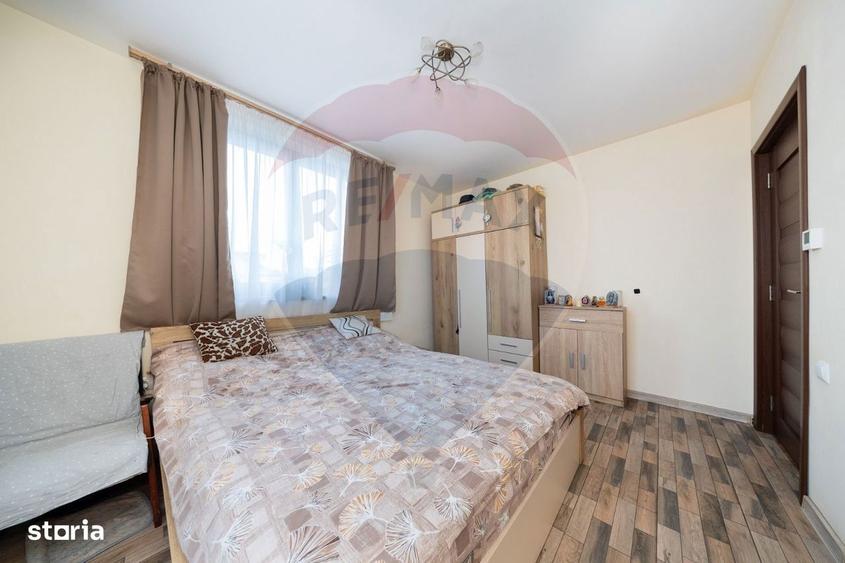 Casă cu 5 camere cu Teren 500 Mp în Sânpetru