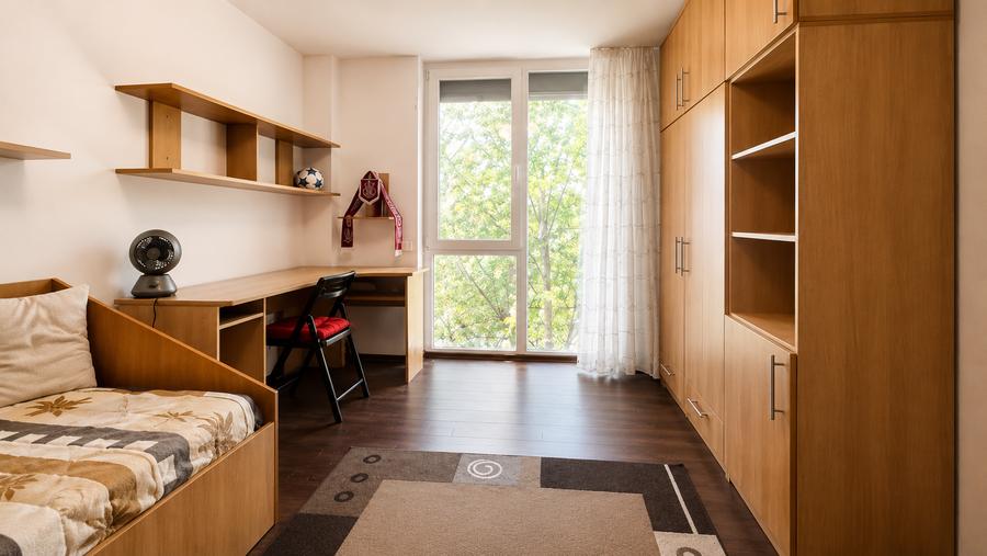 Apartament cu 3 camere semidecomandat în Braytim