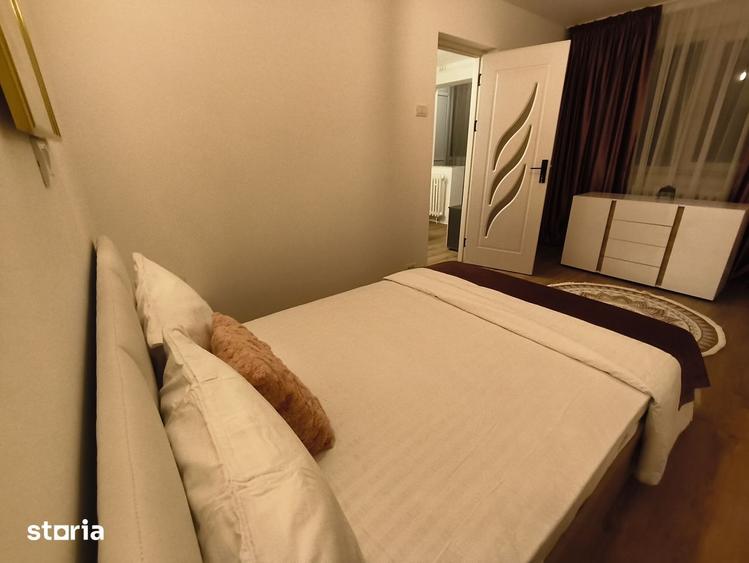 Apartament cu 3 camere semidecomandat în Casa de Cultură