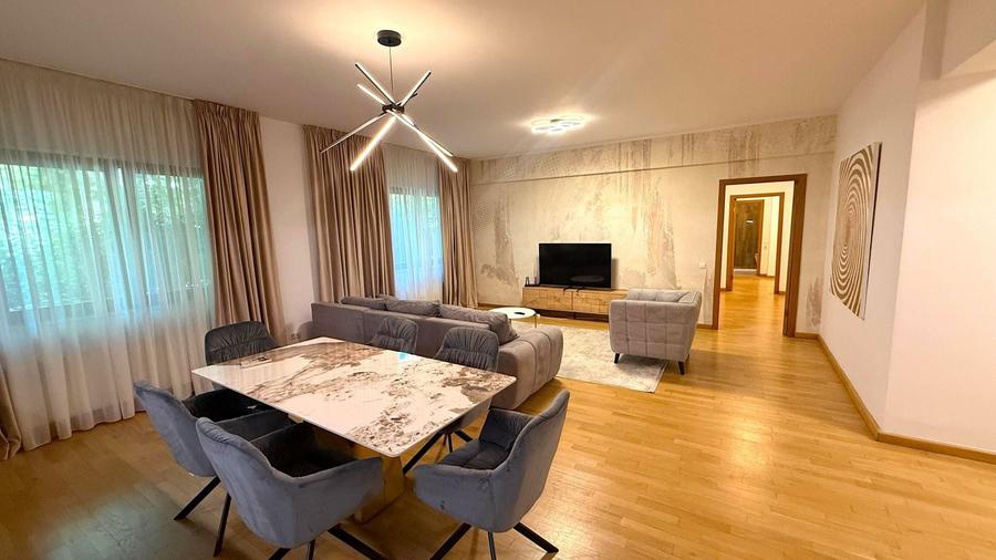 Apartament cu 4 camere în Herăstrău