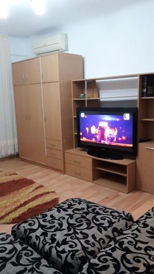 Garsonieră decomandată în 1 Mai