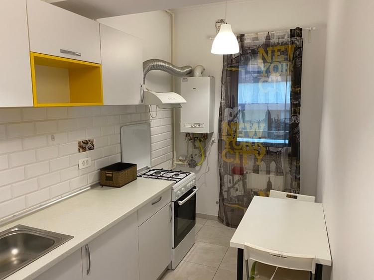 Apartament cu 2 camere decomandat, mobilat în Central