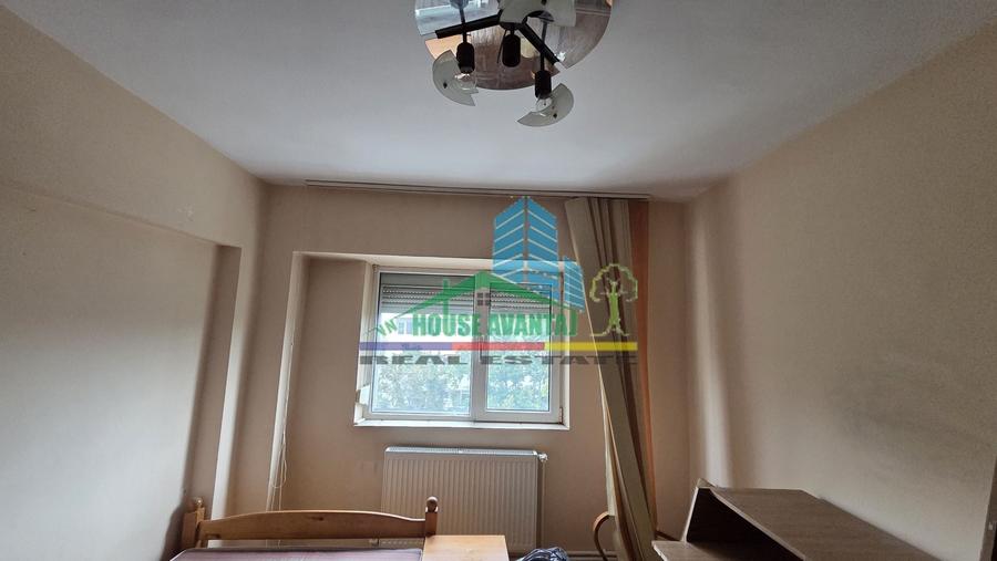 Apartament cu 3 camere decomandat, mobilat în Ultracentral