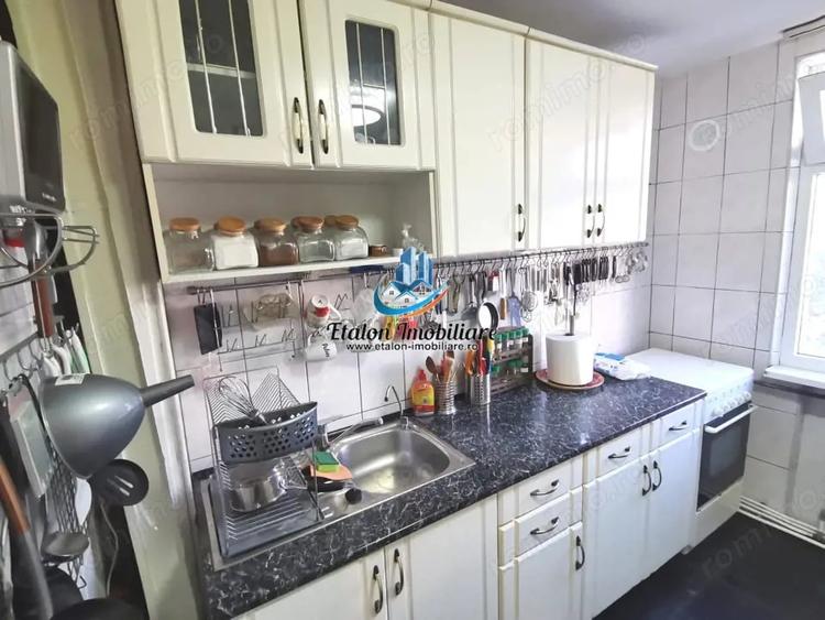 Apartament cu 3 camere decomandat în Calea Romanului