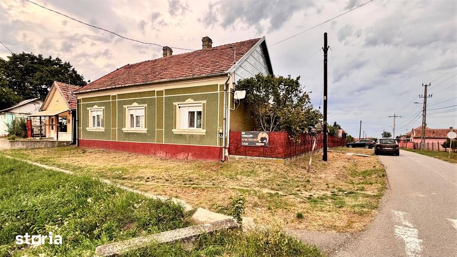 Casă cu 3 camere cu Teren 675 Mp în Roșiori