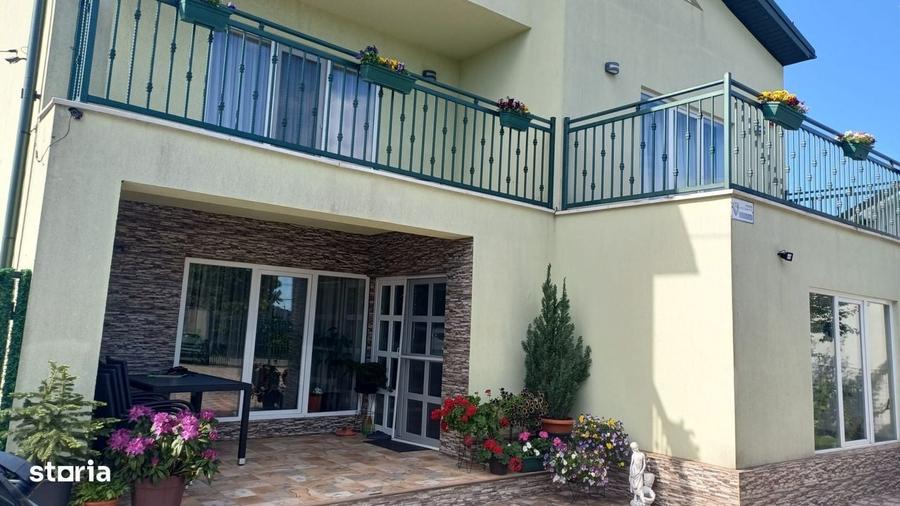 Casă cu 4 camere cu Teren 617 Mp în Cobadin