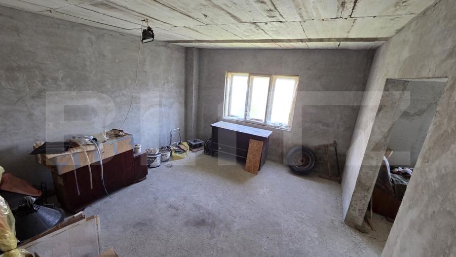 Casă individuală cu 12 camere cu Garaj în Central