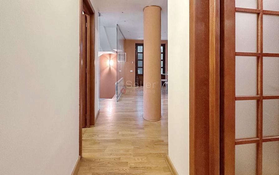 Apartament cu 4 camere decomandat, mobilat în Schei
