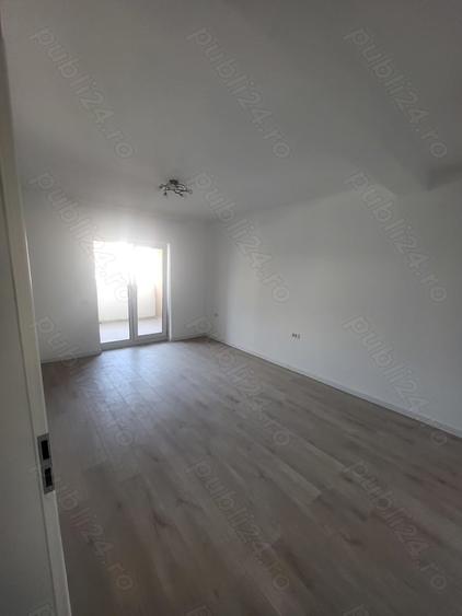 Apartament cu 4 camere decomandat în Dumbrăvița