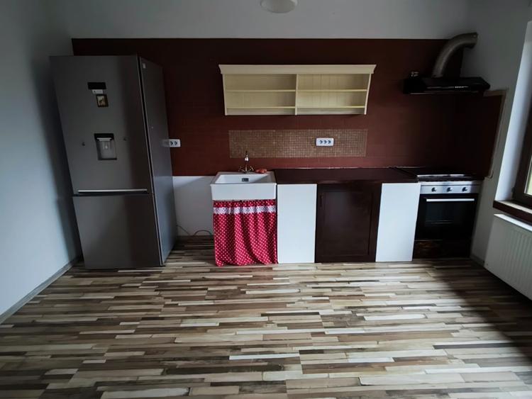 Casă individuală cu 5 camere cu Garaj în Tărtășești