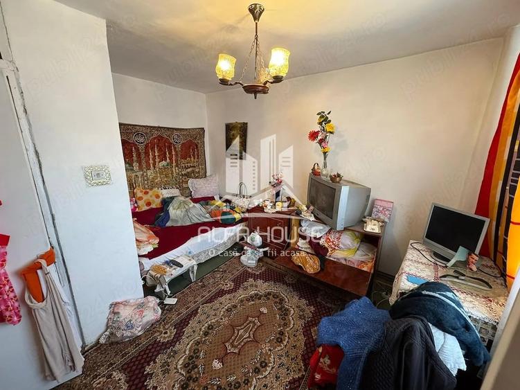 Apartament cu 3 camere semidecomandat în Govândari