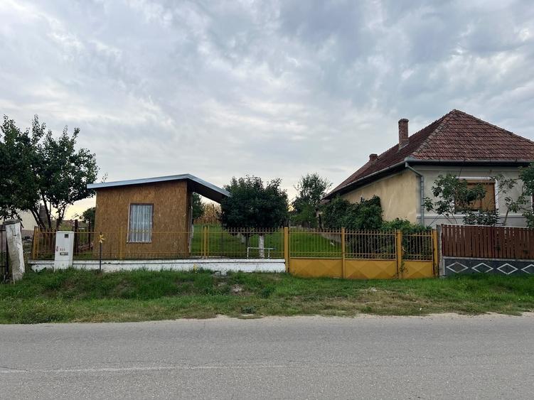 Teren de 2000 mp, în Exterior Vest