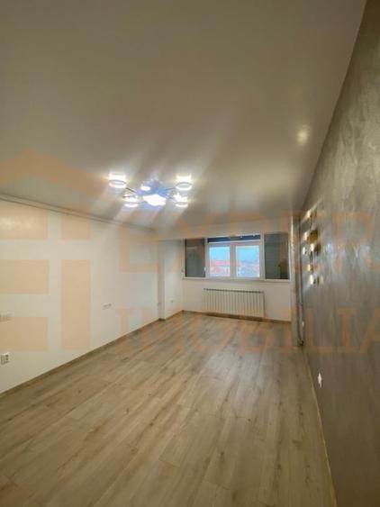 Apartament cu 2 camere decomandat în Casa de Cultură