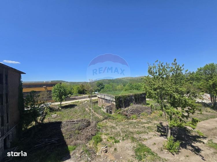 Spațiu comercial, de 8,300 mp, în Răcăștia