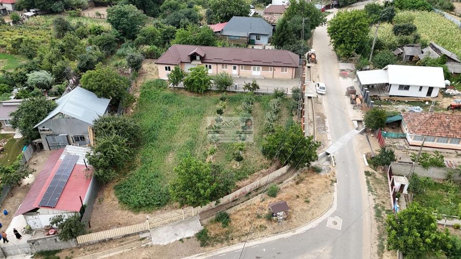 Casă individuală cu 3 camere cu Canalizare în Păunești