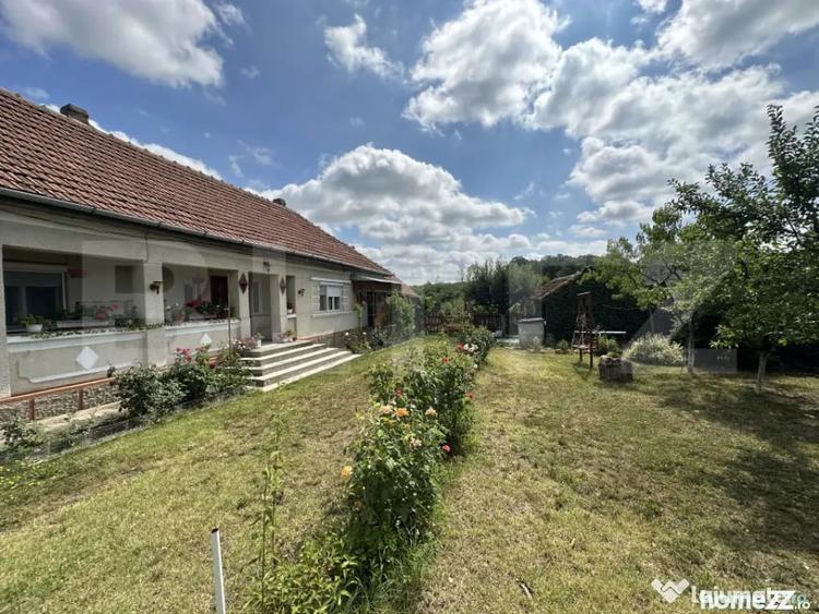 Casă cu 2 camere cu Teren 2963 Mp în Central
