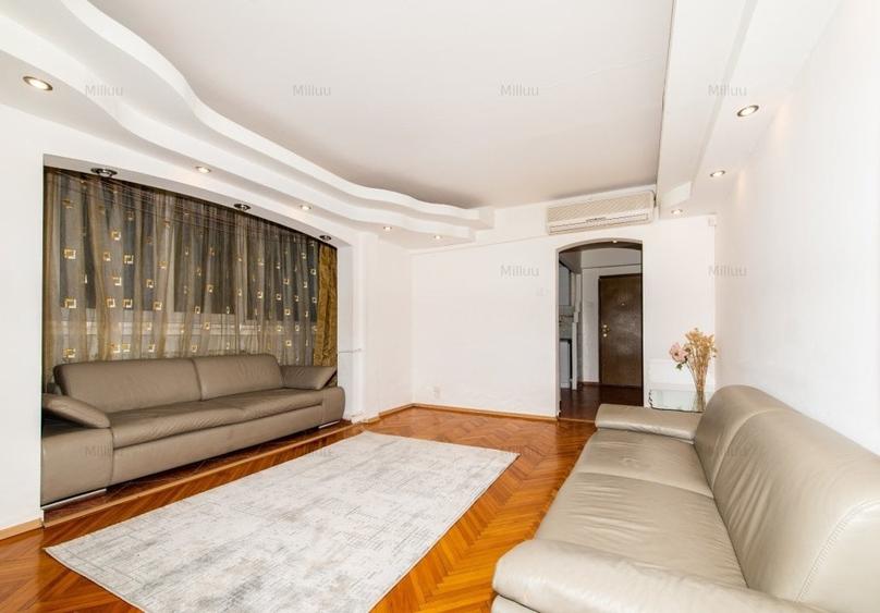 Apartament cu 3 camere semidecomandat în Titan