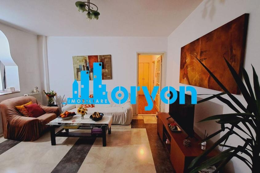 Apartament cu 3 camere semidecomandat, mobilat în 1 Mai