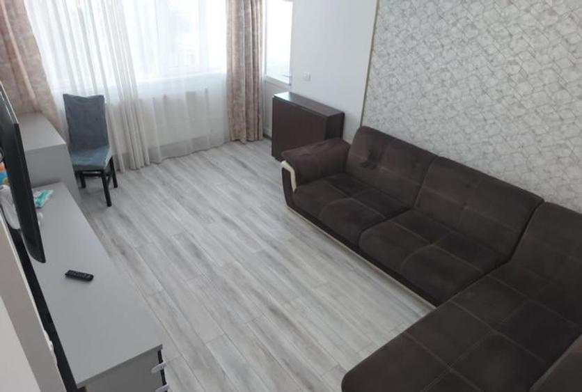 Apartament cu 2 camere decomandat în Casa de Cultură