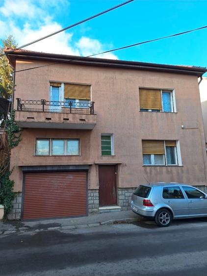 Casă individuală cu 5 camere cu Canalizare în Central