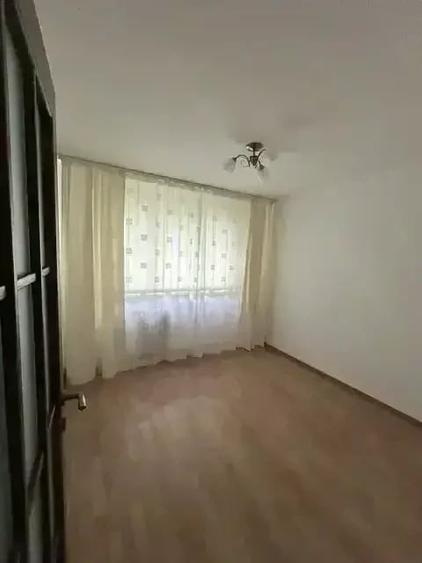 Apartament cu 3 camere decomandat în Drumul Taberei
