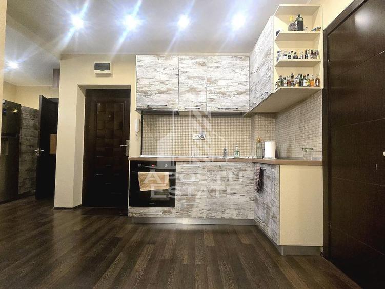 Apartament cu 3 camere decomandat, mobilat în Boul Roșu