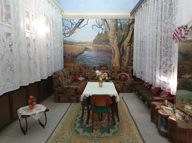 Casă cu Teren 1439 Mp în Socol