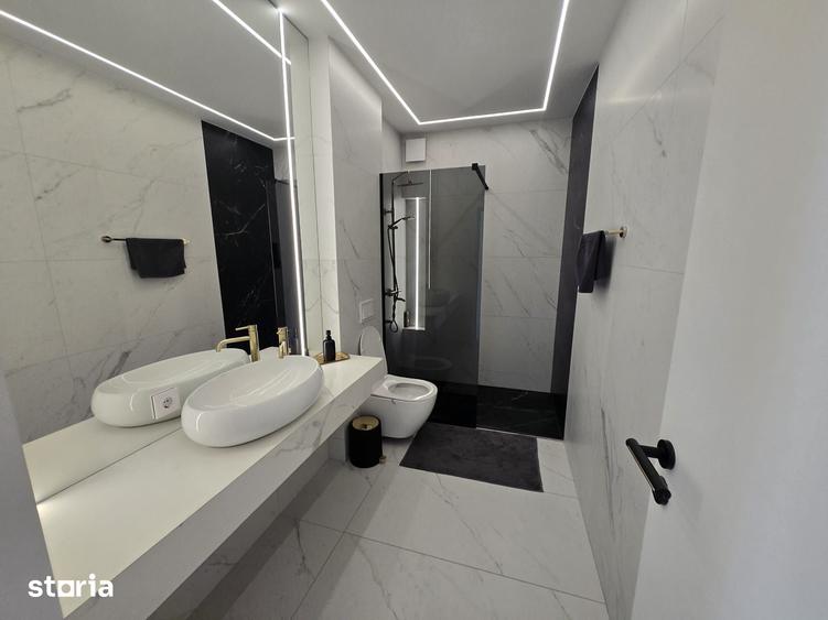 Casă cu 9 camere cu Teren 400 Mp în Semicentral