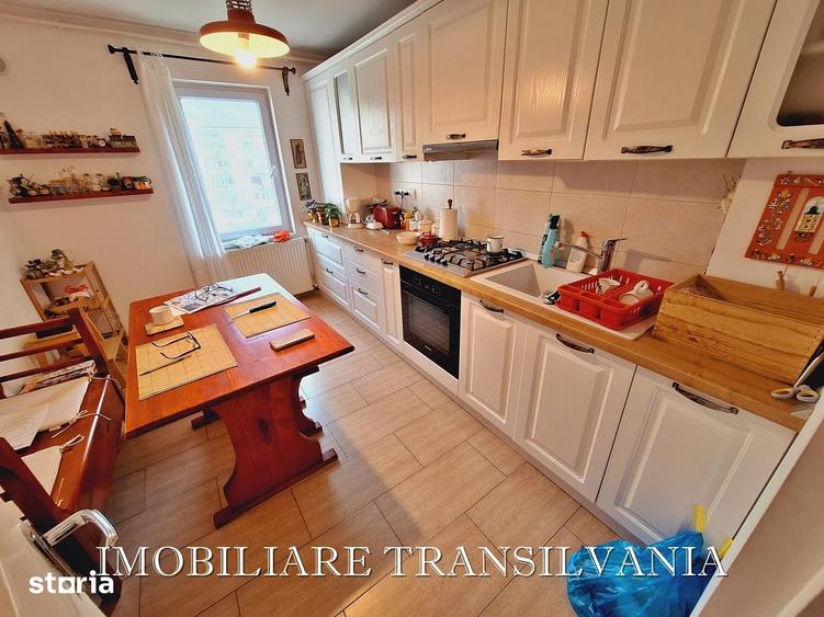 Apartament cu 4 camere decomandat în Central