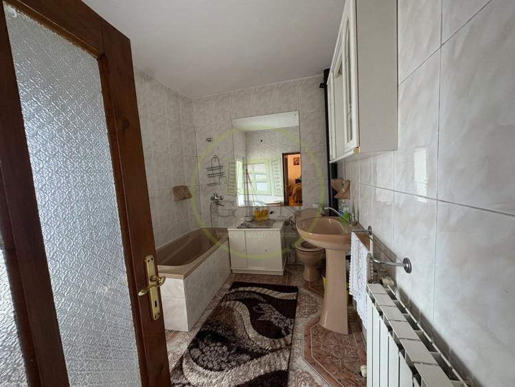 Casă individuală cu 5 camere cu Canalizare în Valea Rosie