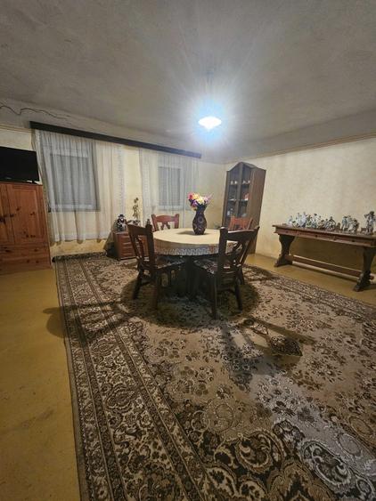 Casă cu 4 camere în Dumbrăvița