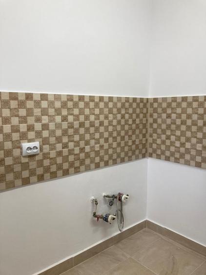 Apartament semidecomandat în Domenii