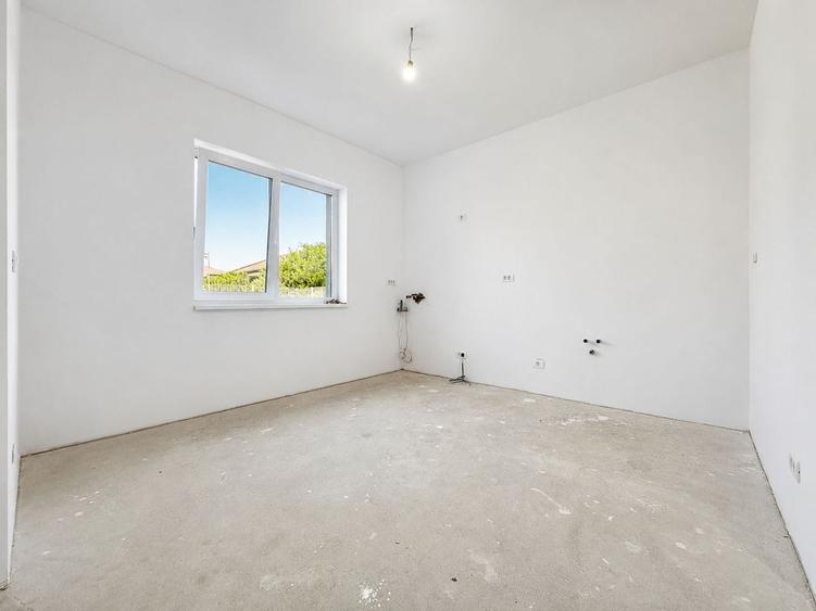 Duplex cu 5 camere cu Canalizare în Dumbrăvița