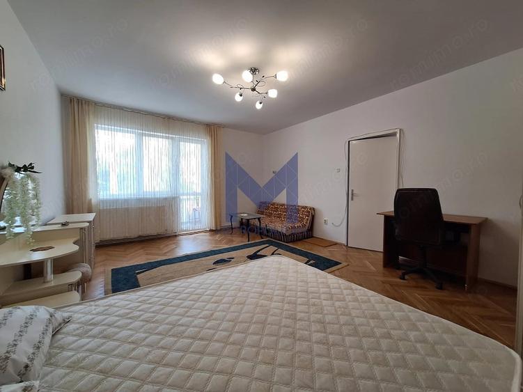 Garsonieră decomandată în Central