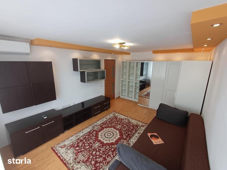 Apartament cu 3 camere decomandat în Berceni