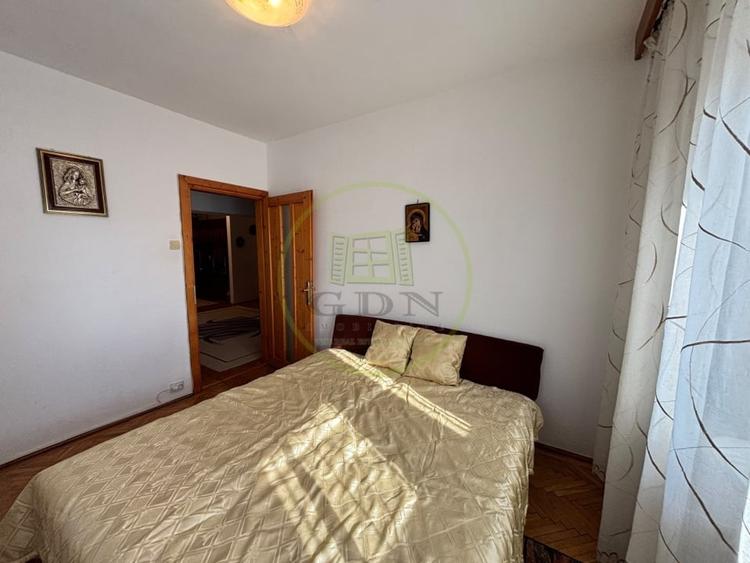 Apartament cu 3 camere semidecomandat, mobilat în Central